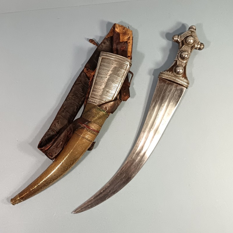 POIGNARD WAHABITE PENINSULE ARABIQUE ET AFRIQUE DE L'EST SABIKI WAHHABITE JAMBYIA DHARIA ENSEMBLE DE 2 POIGNARDS EN ARGENT